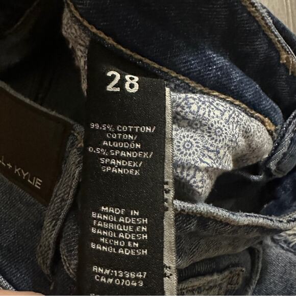 Kendall & Kylie Medium Wash Mid Rise Distressed Shorts Size 28 - Picture 5 of 8